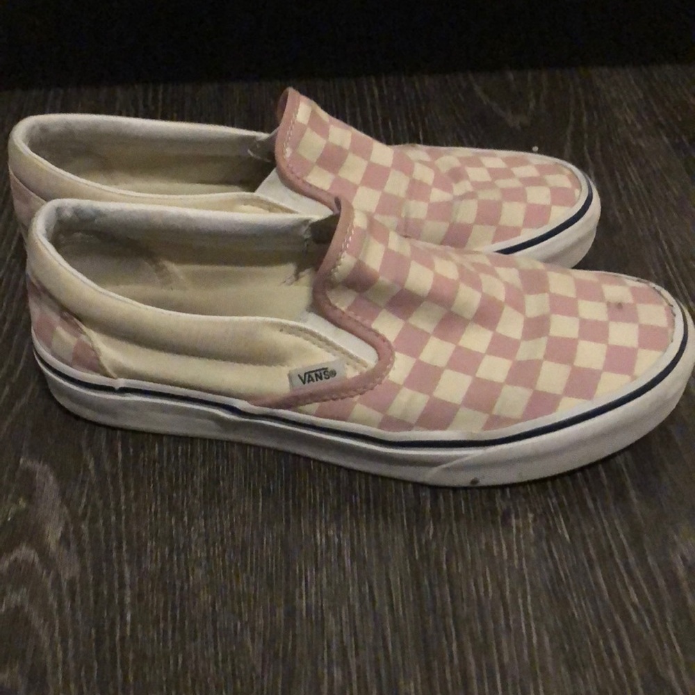 pink checkered vans in a size 9.5